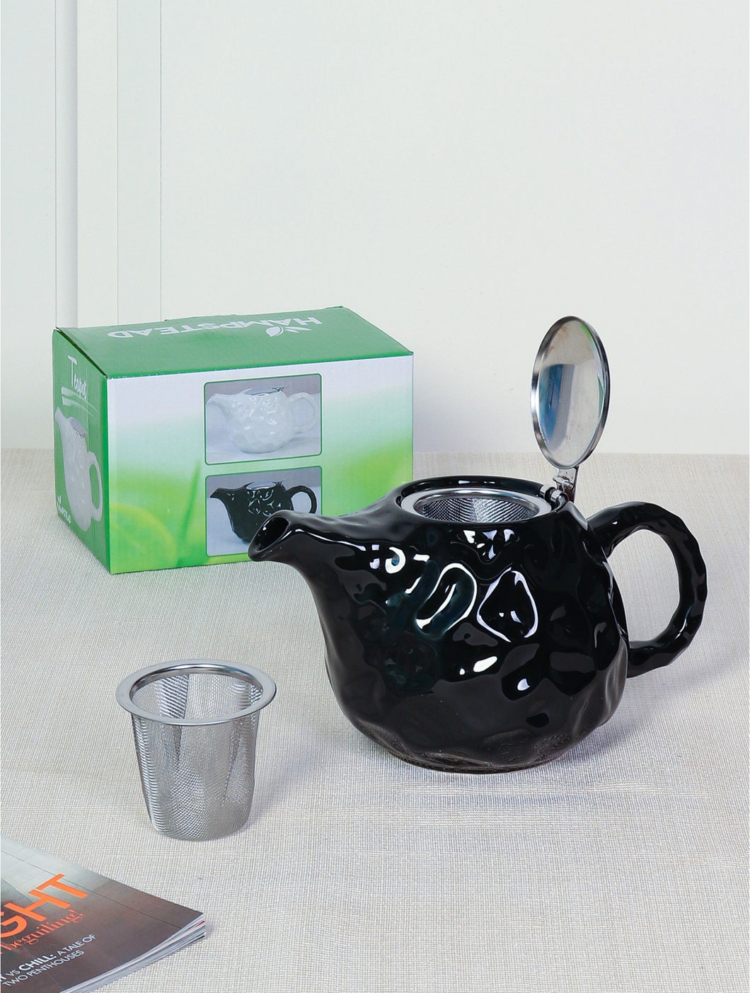 Porcelain Teapot in Black w/ S.S Lid & Infuser 800ML