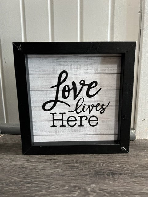 Sign - Love Lives Here